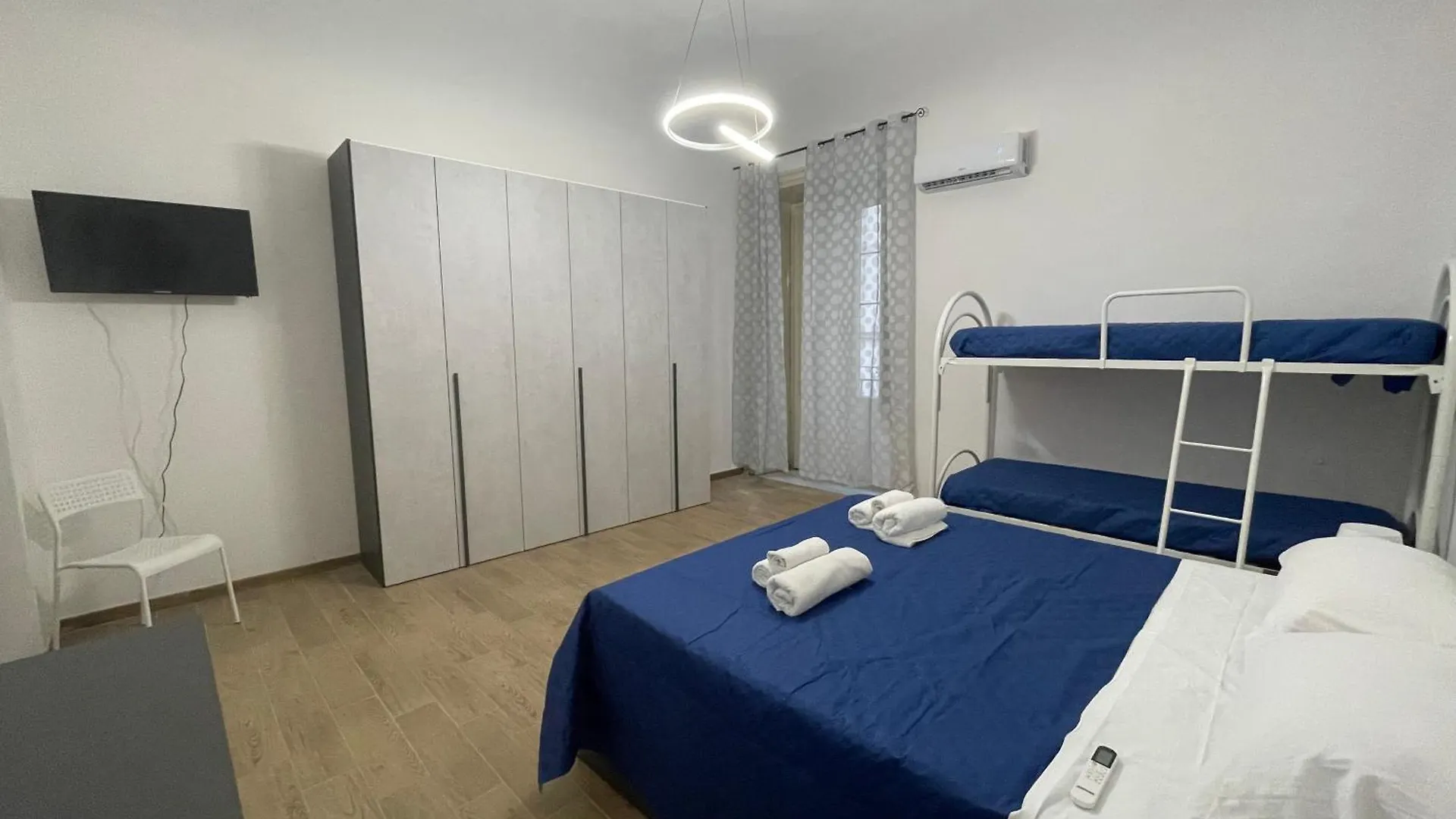 Le Colonne Del Massimo - Apartment In Front Of Massimo Theatre Palermo 0*,  Italia